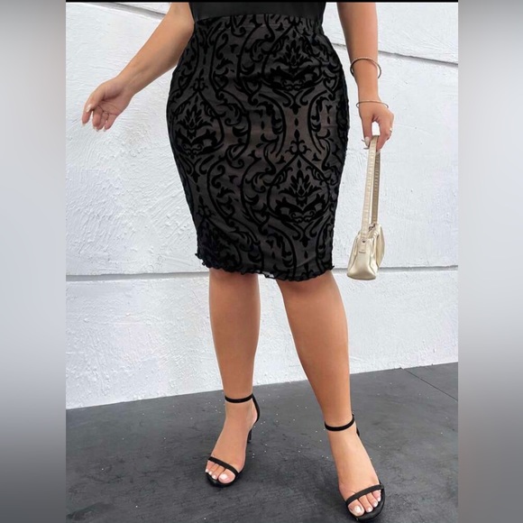 NWT- Emery Rose - Brand New knee length skirt beautiful black and nude - Picture 3 of 10